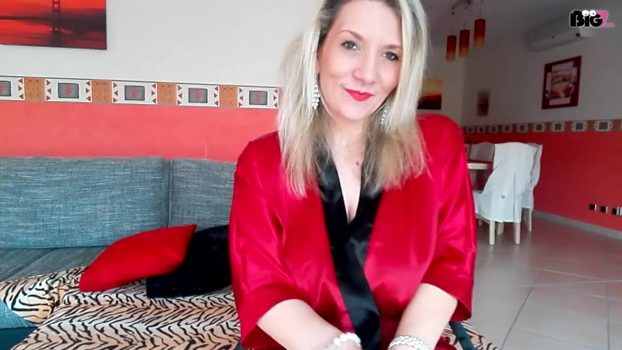 Sandybigboobs Porno Video: 1. Tittenfick mit Sandy  2. Version