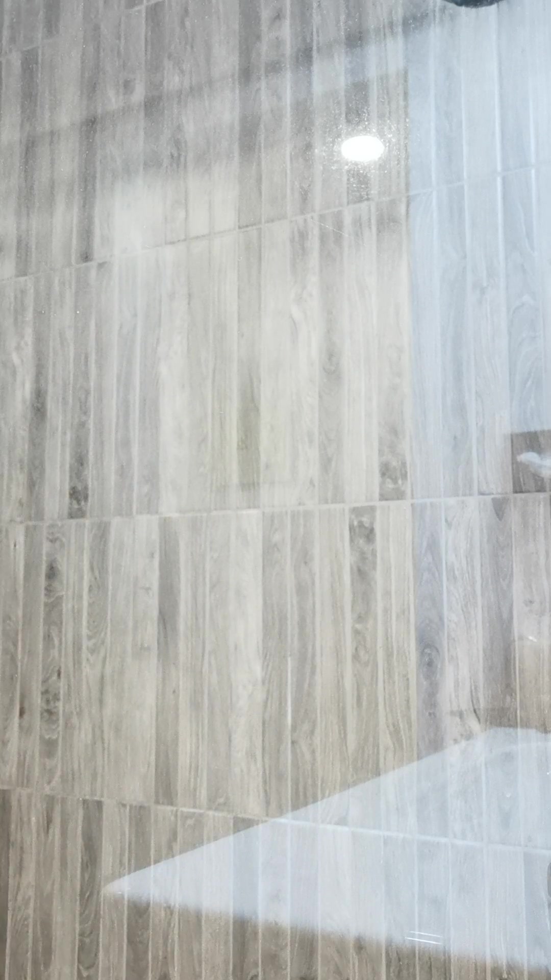 Sandybigboobs Porno Video: Duschen im Hotel mit Sandy