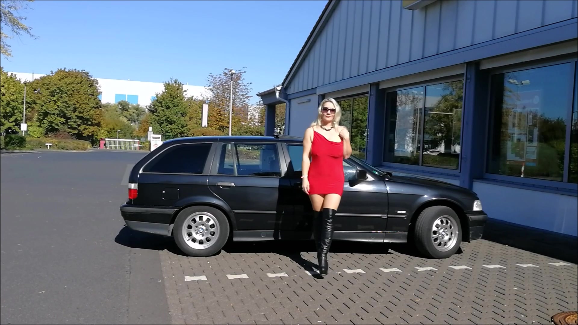 Sandybigboobs Porno Video: Frivoler Spaziergang