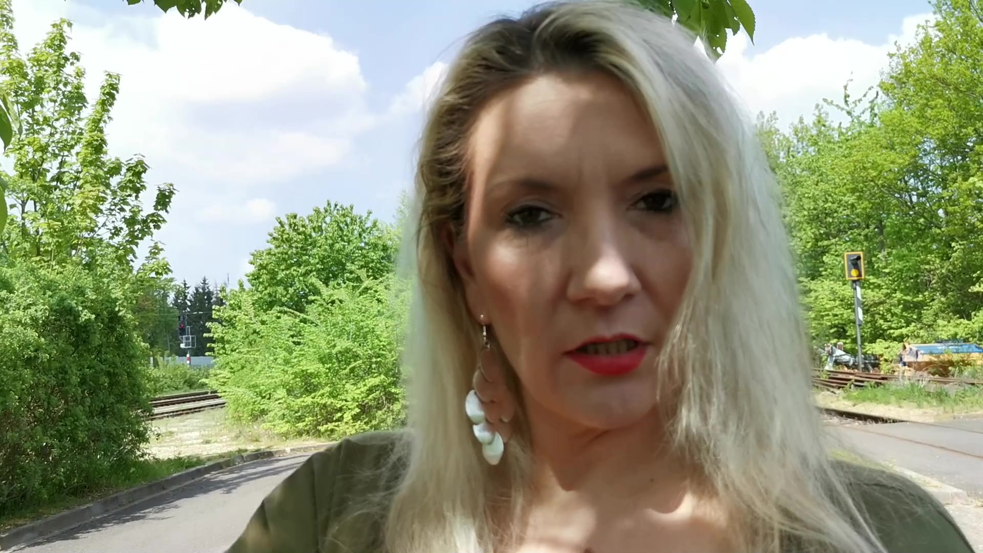 Sandybigboobs Porno Video: Kurze Rast mit Blowjob