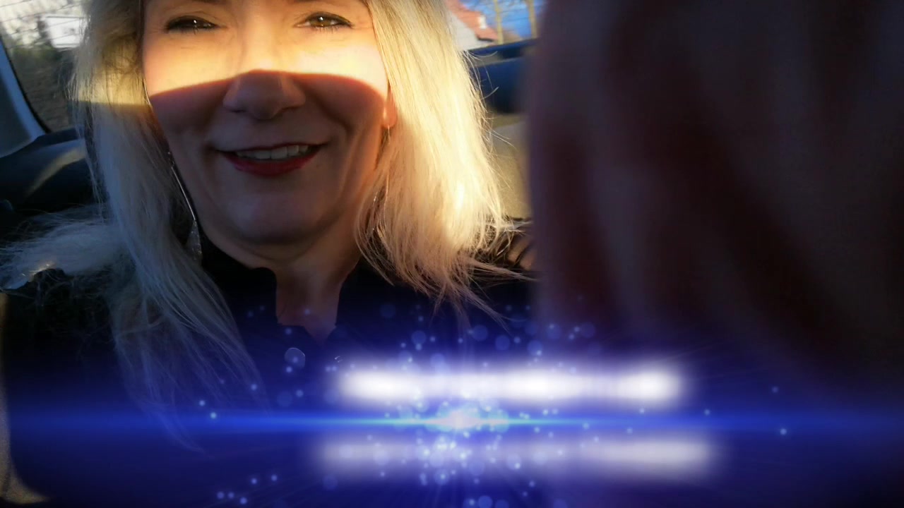 Sandybigboobs Porno Video: Waschstrassenluder kommt hart auf der Rückbank